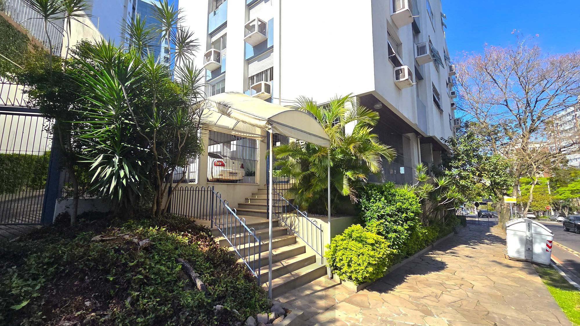 Excelente apartamento em localização privilegiada, na Avenida Dr. Nilo Peçanha com 2 dormitórios, 2 banheiros e 1 vaga de garagem. — foto 26