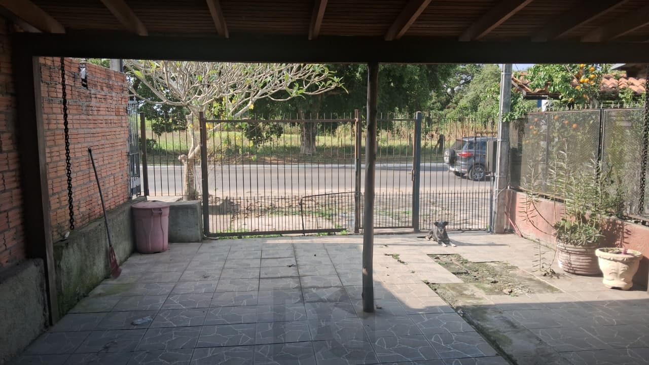 Casa com 2 dormitórios com pátio e edícula. — foto 4