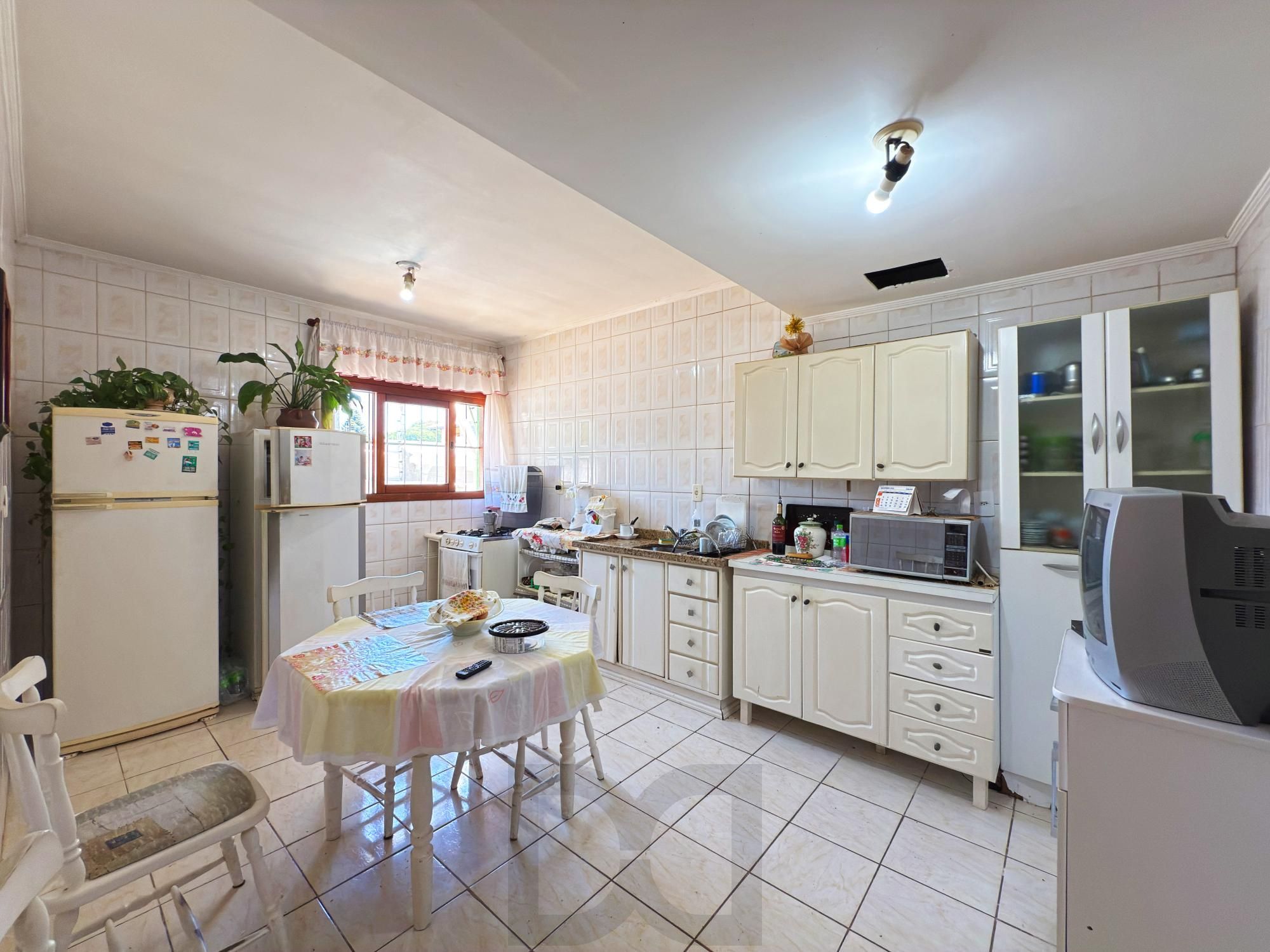Casa para Venda - 190m², 3 dormitórios, sendo 1 suites, 3 vagas - Nonoai — foto 9