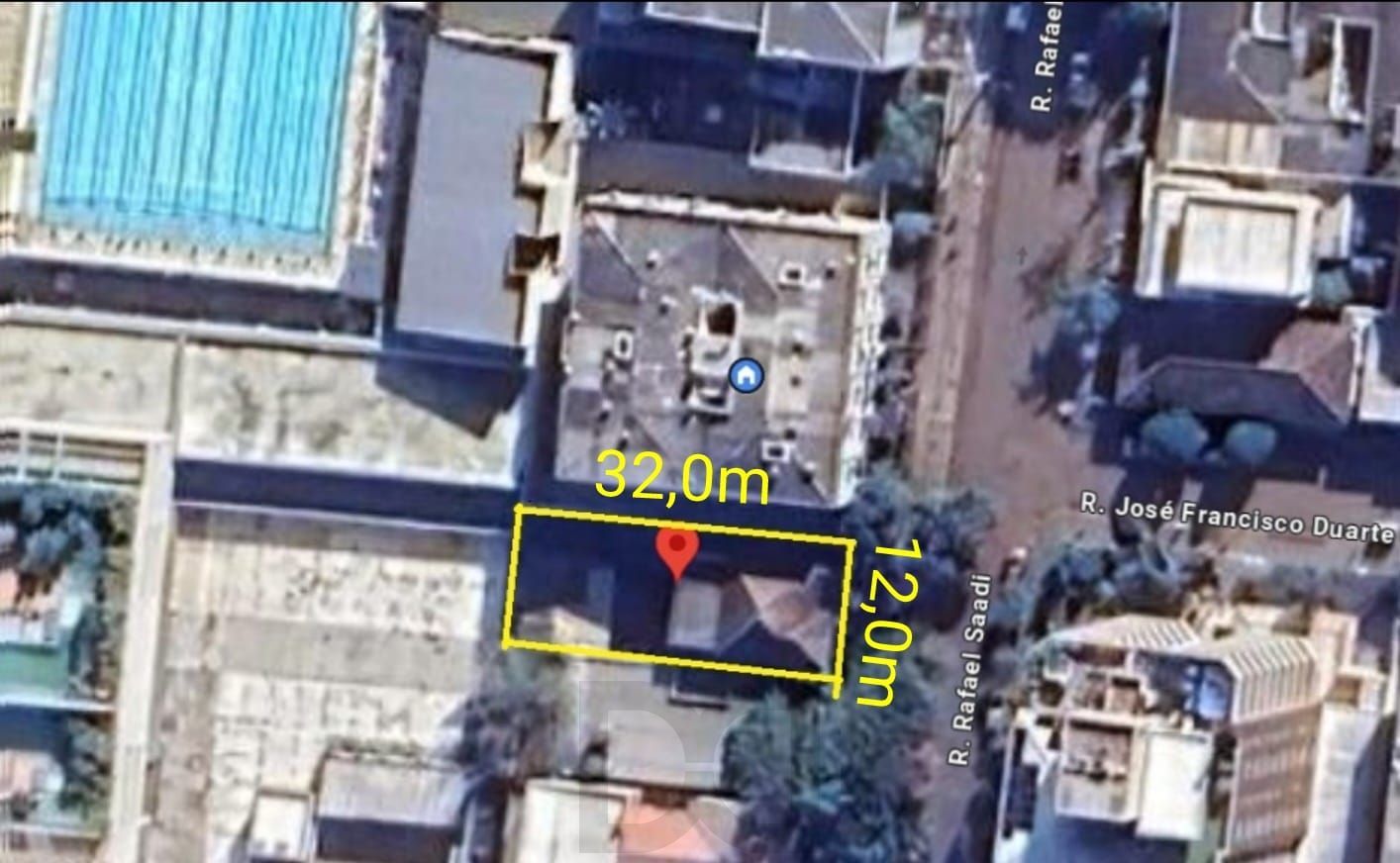 Casa com 220m2 de área privativa, 4 dormitórios, 1 suíte e 6 vagas de garagem. — foto 2