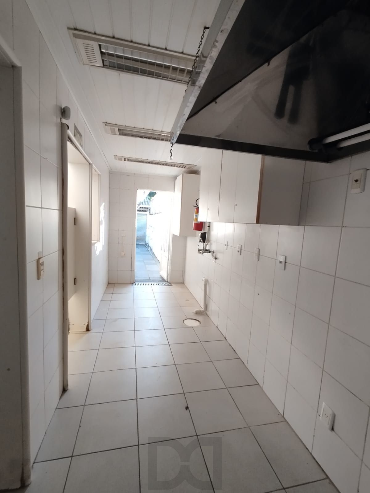 Loja na Tristeza com 360m², 17 vagas, 3 banheiros para locação. — foto 31