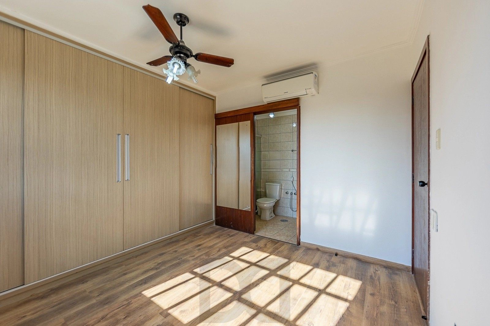 Cobertura duplex com 209,79m² de área privativa, conta com 3 dormitórios, 1 suíte e 2 vagas de garagem. — foto 13