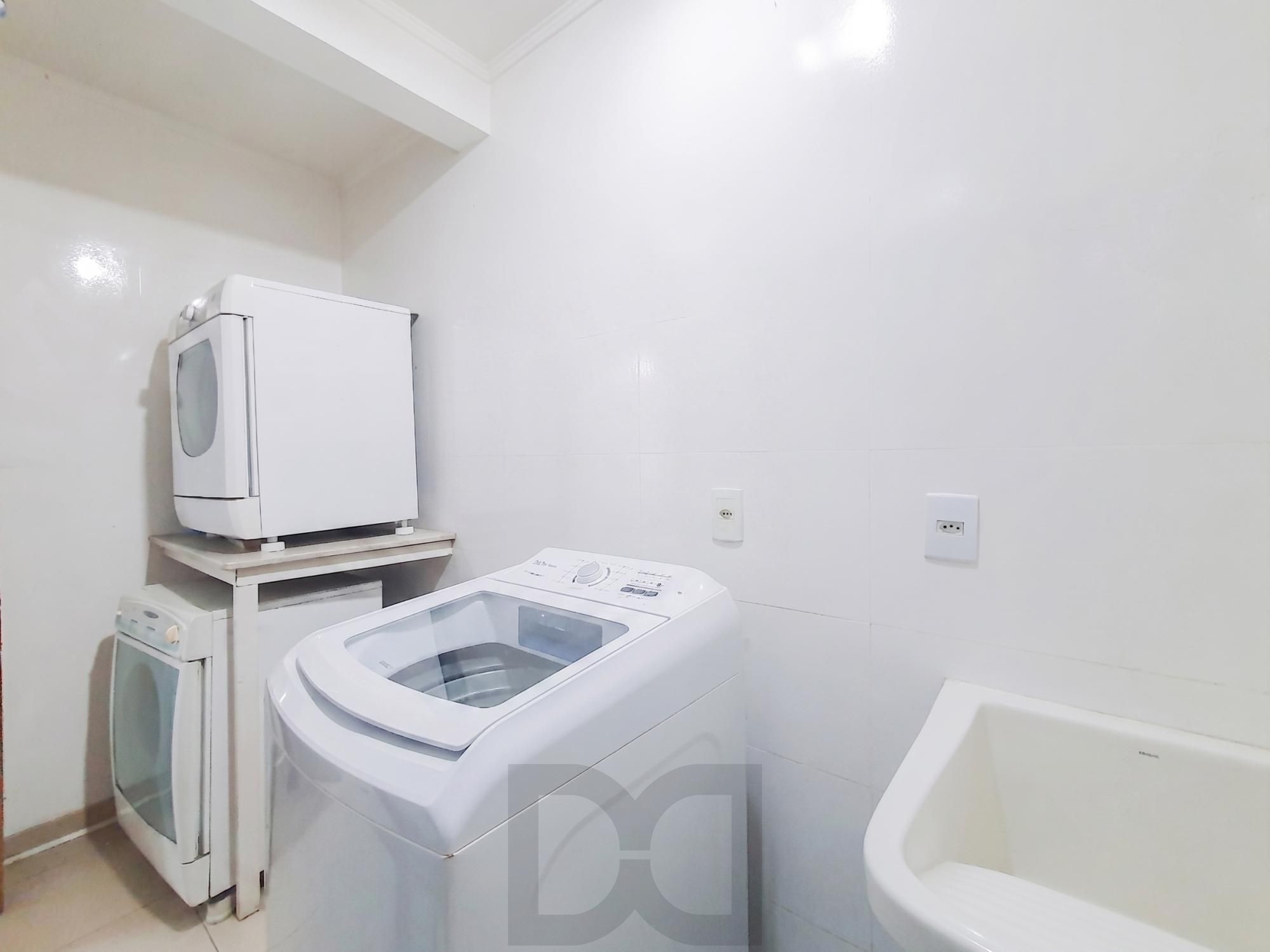 Linda e Ampla Casa com 4 dormitórios no Bairro Ipanema. — foto 18
