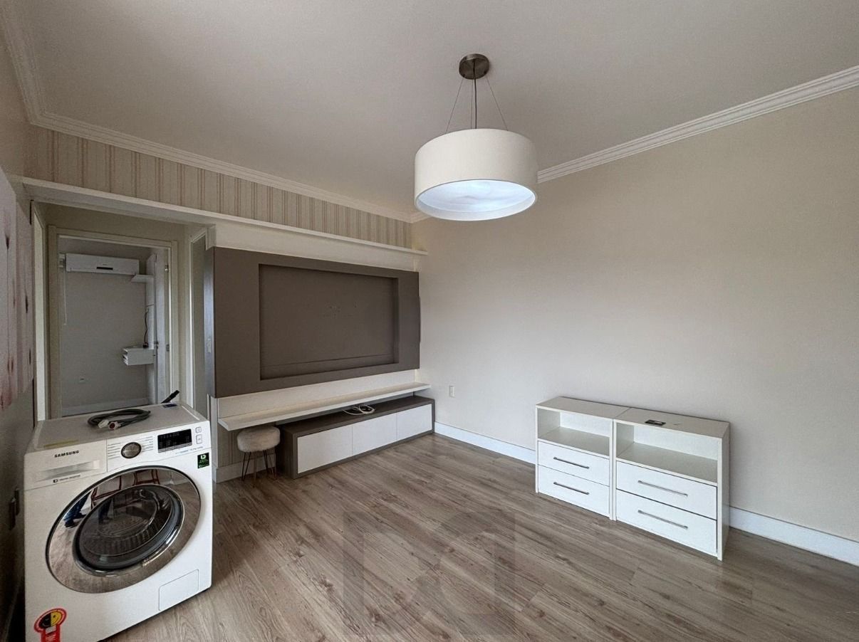 Apartamento com 2 dormitórios sendo 1 suíte, com churrasqueira e vaga coberta. — foto 12