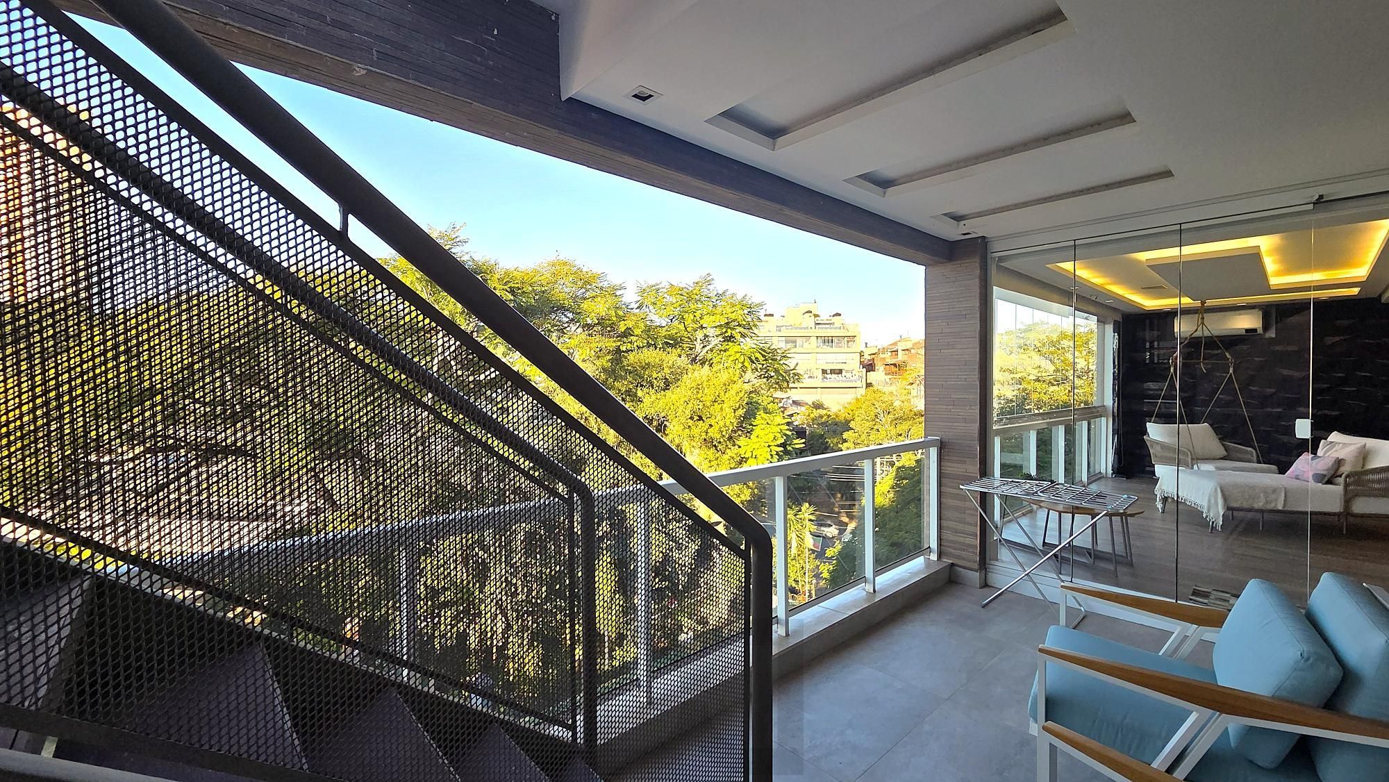 Cobertura de Alto Padrão com 357m2, 3 suítes e 3 vagas de garagem. Vista Permanente para o Guaíba | Porteira Fechada | Bairro Cristal. — foto 11