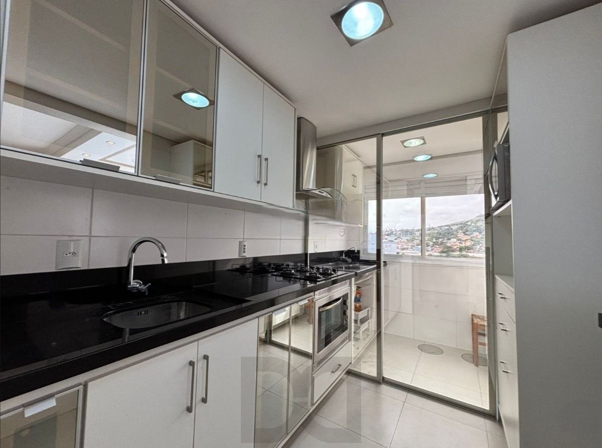 Apartamento com 2 dormitórios sendo 1 suíte, com churrasqueira e vaga coberta. — foto 7