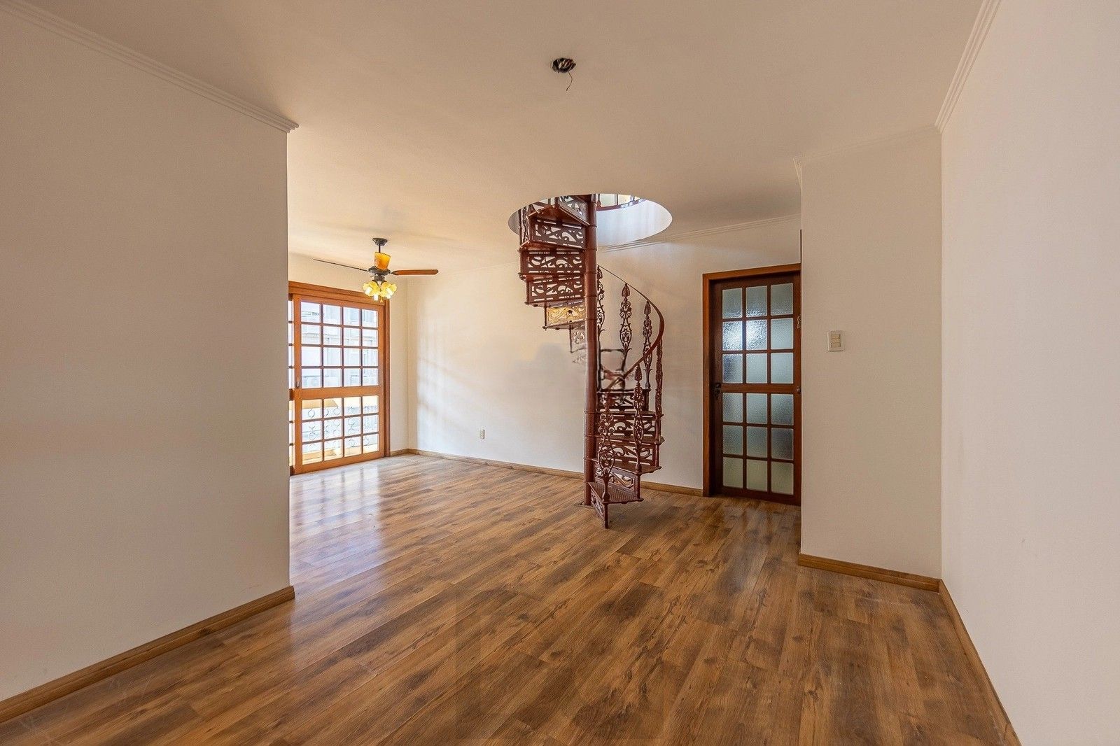 Cobertura duplex com 209,79m² de área privativa, conta com 3 dormitórios, 1 suíte e 2 vagas de garagem. — foto 22