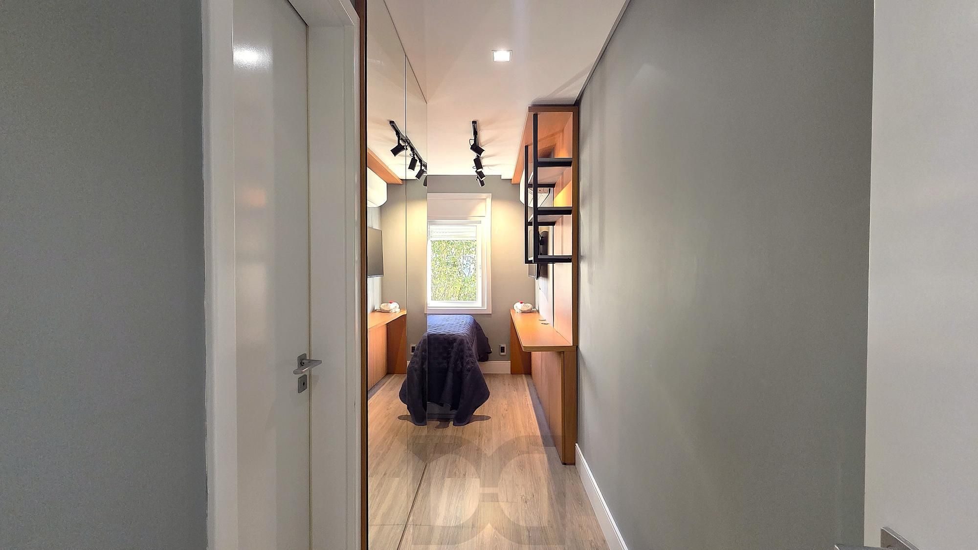 Cobertura de Alto Padrão com 357m2, 3 suítes e 3 vagas de garagem. Vista Permanente para o Guaíba | Porteira Fechada | Bairro Cristal. — foto 18