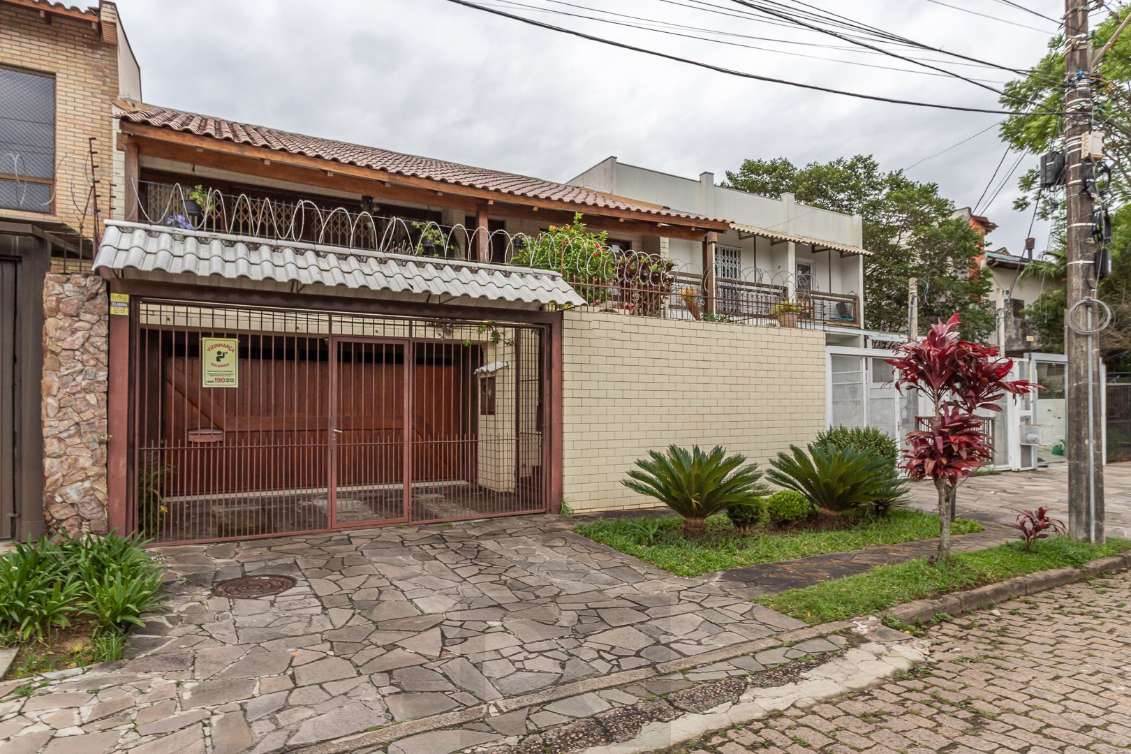 Excelente casa de dois pavimentos no bairro Ipanema, com 238m² de área privativa, 4 dormitórios, 1 suíte e 2 vagas de garagem. — foto 48