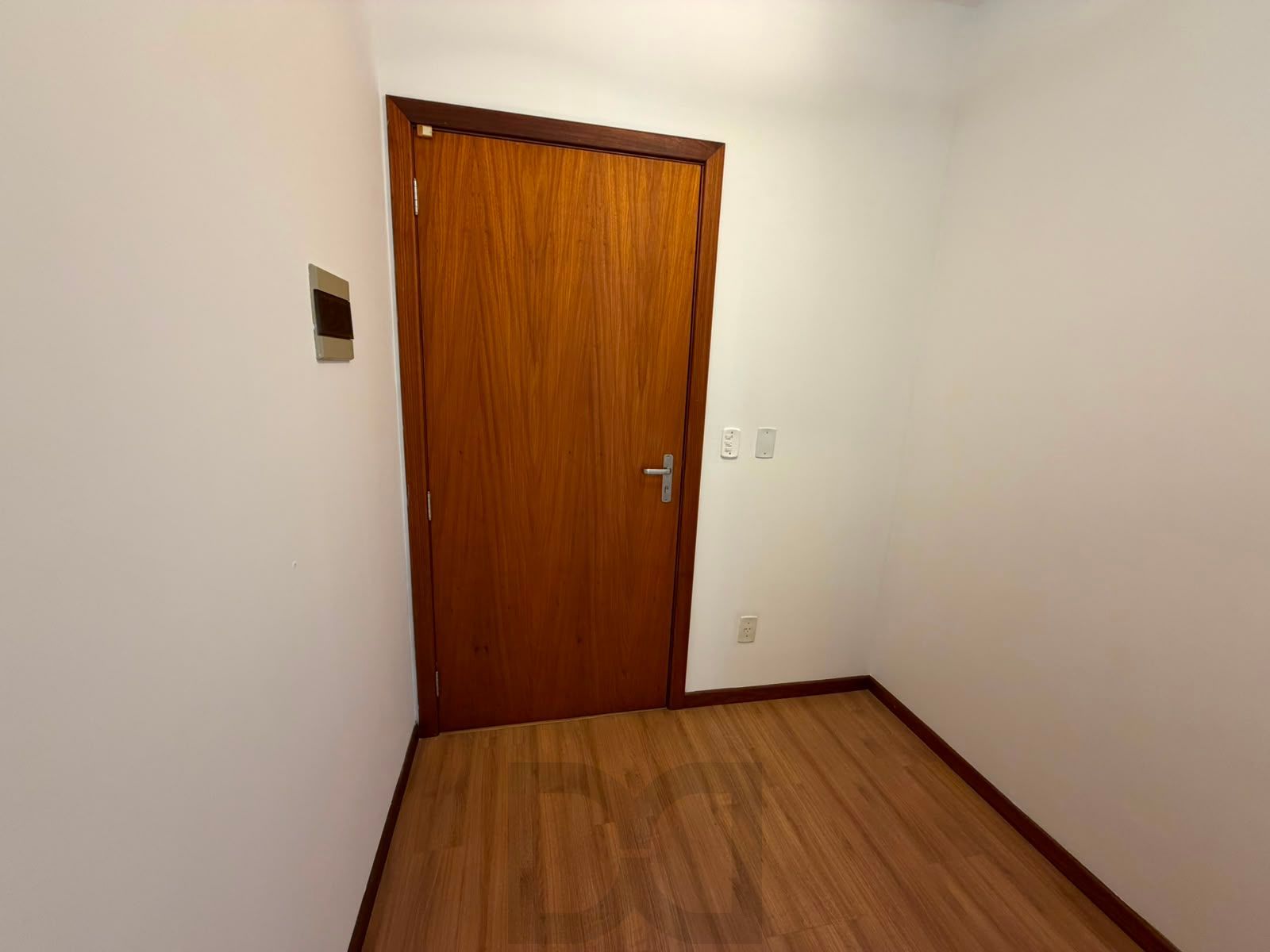 Sala comercial, com 01 banheiro 25,43 de área privativa. Bairro Petrópolis. — foto 5