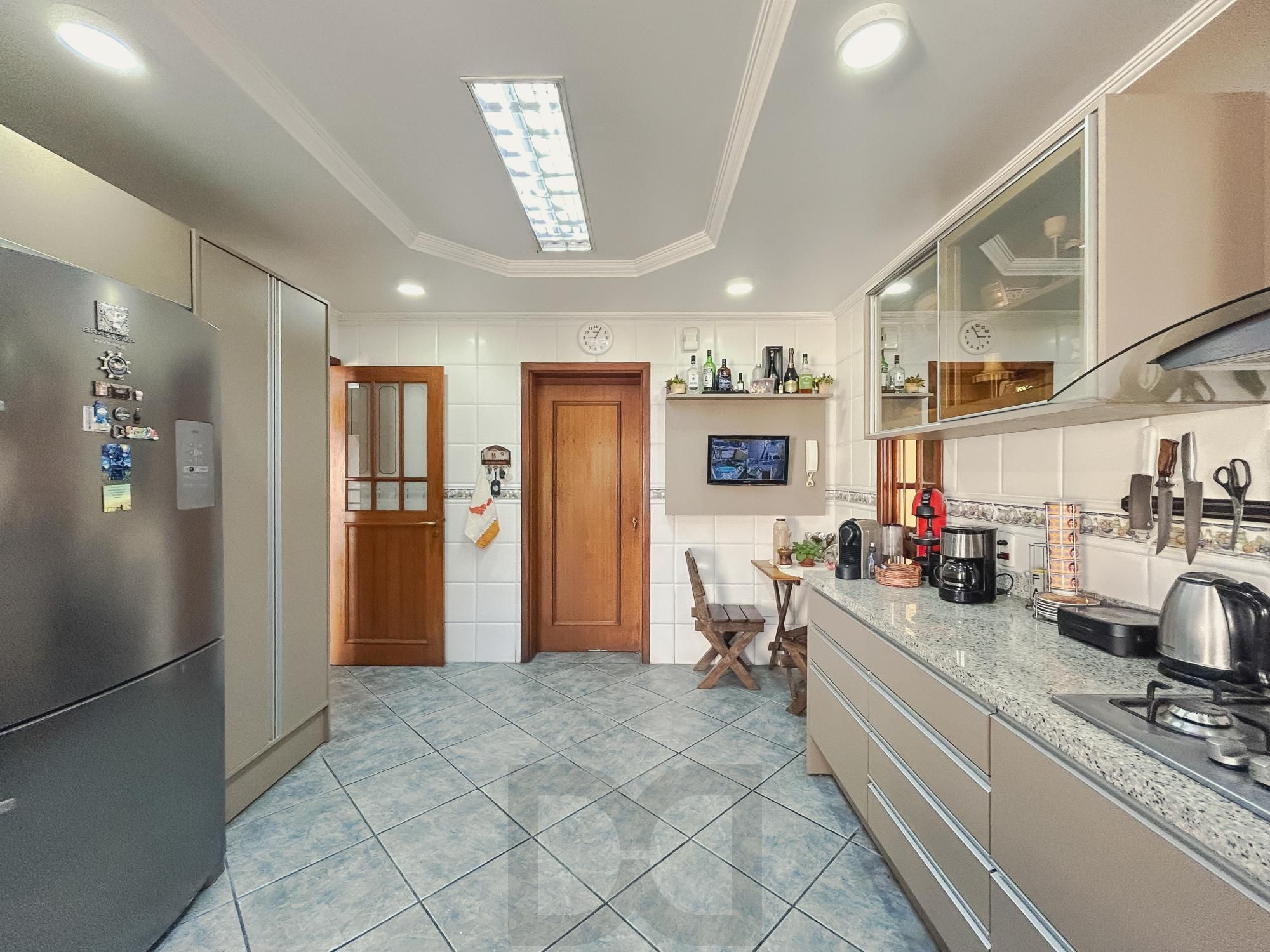 Casa com 4 suítes, piscina e área gourmet no bairro Tristeza. — foto 14