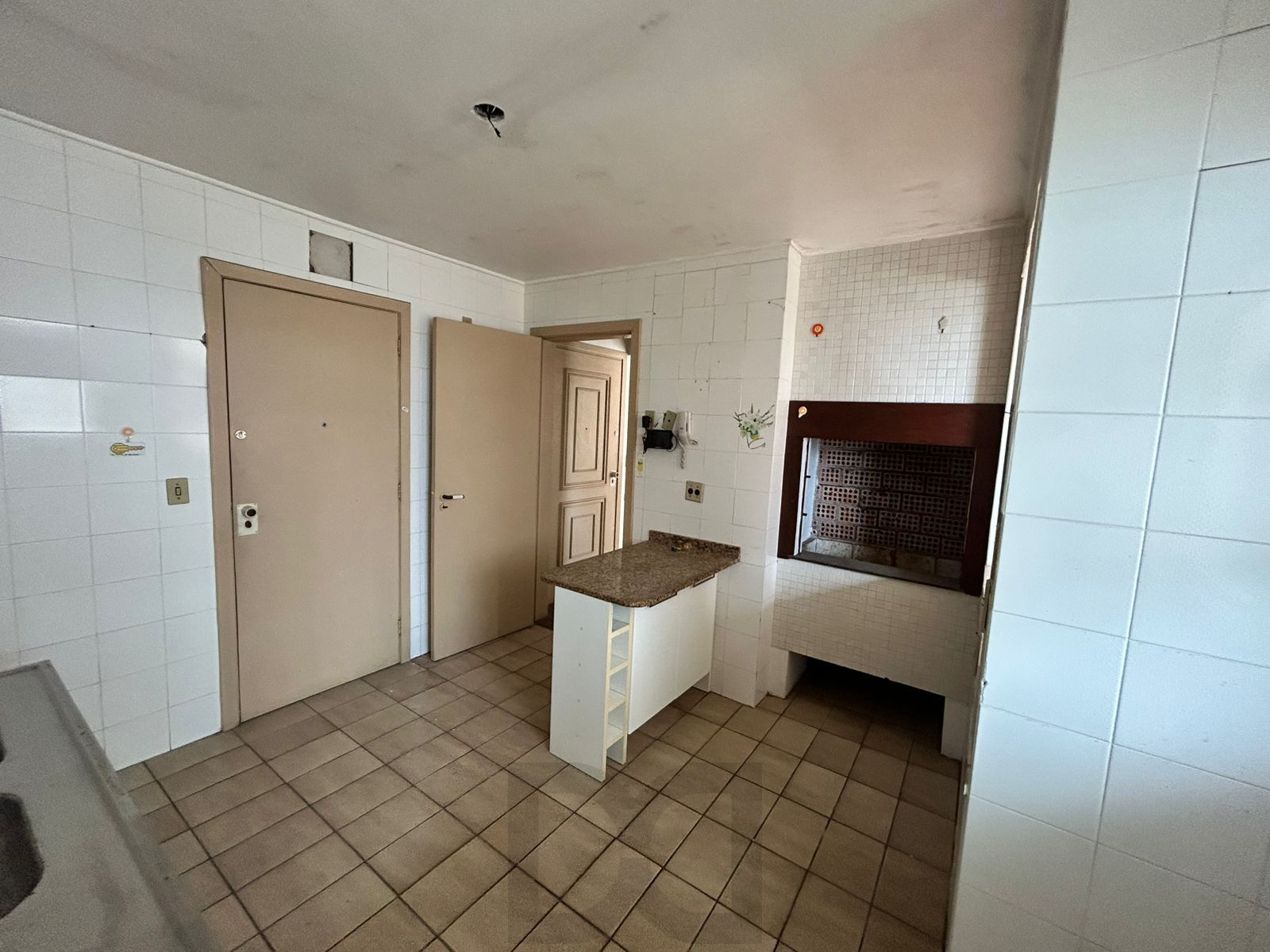 Apartamento 3 dormitórios com 2 vagas em frente ao Zaffari – Tristeza — foto 4