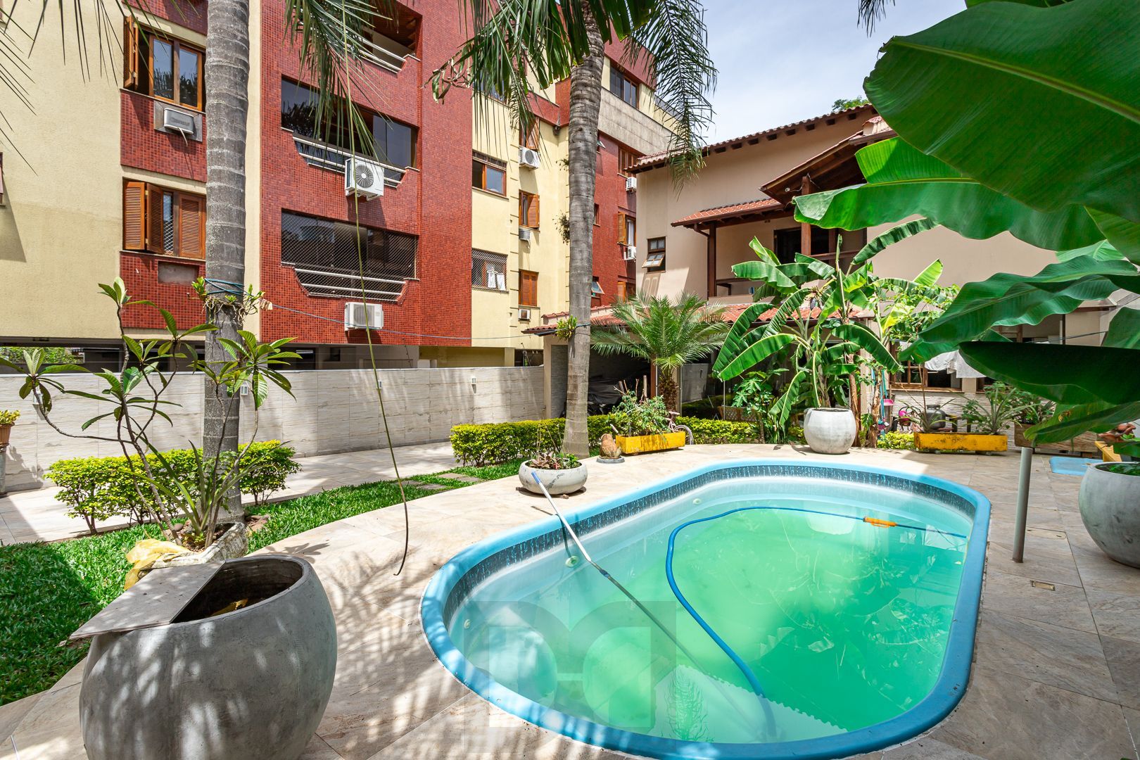 Belíssima casa com 272m² de área privativa, localizada no bairro Ipanema, a poucos metros da orla do Guaíba. — foto 58