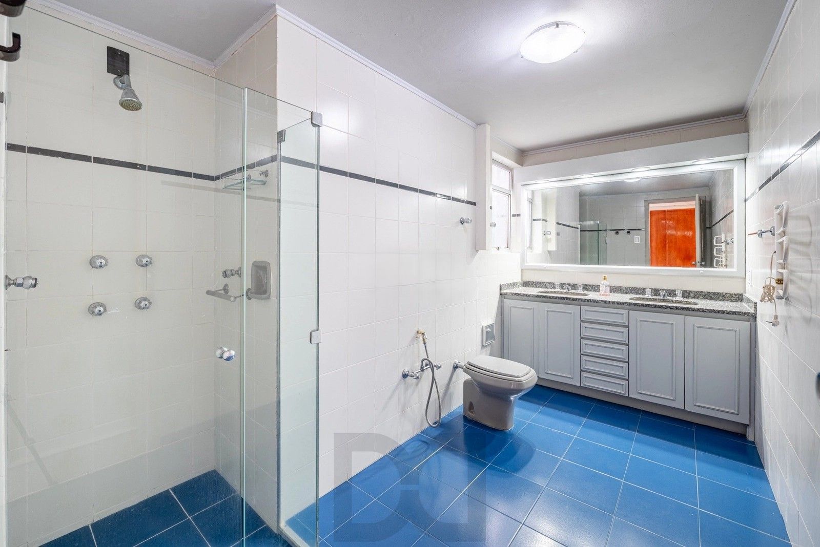 Excelente apartamento com 132m², 3 dormitórios e 2 vagas de garagem, no coração do bairro Menino Deus. — foto 22
