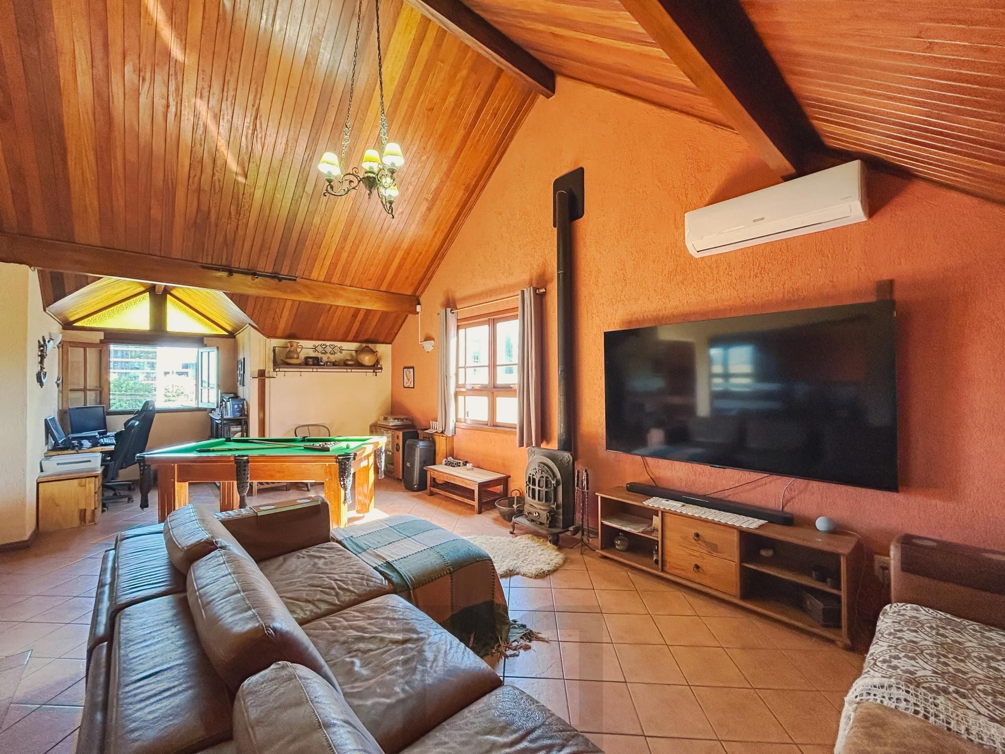 Casa com 4 suítes, piscina e área gourmet no bairro Tristeza. — foto 47