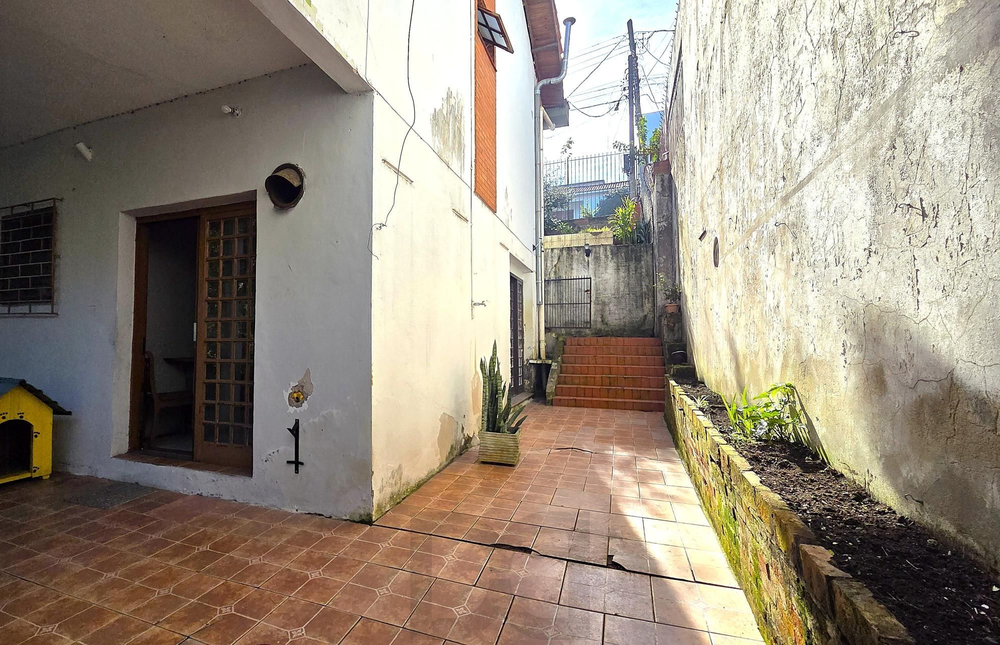 Excelente casa com 160 m² privativos, 4 dormitórios e garagem para 2 carros. — foto 18