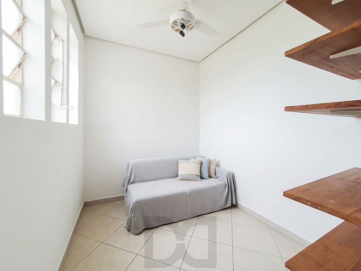 Amplo apartamento de 2 dormitórios, sendo 1 suíte, e uma  ótima dependência de empregada, 3 banheiros, em localização privilegiada no  Bairro Cristal. — foto 23