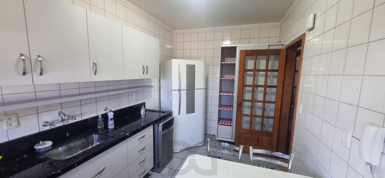 Ótima Residência com 3 dormitórios sendo 1suíte, no Bairro Ipanema. — foto 26