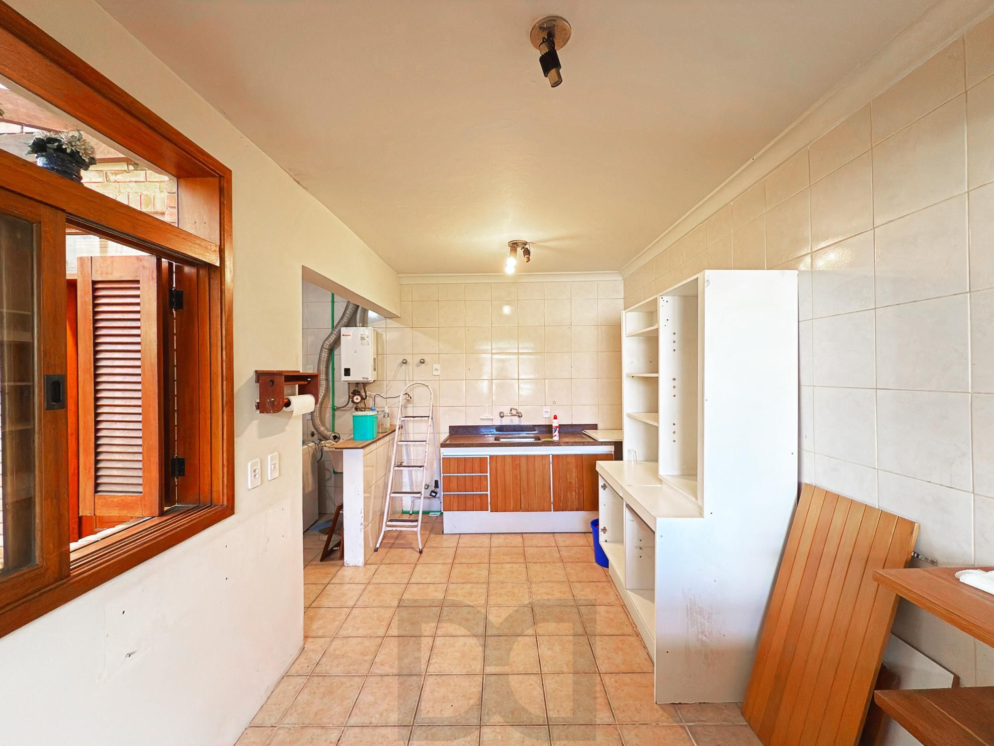 Casa em Condomínio  | 3 Dormitórios, Suíte, Lareira e Churrasqueira — foto 44