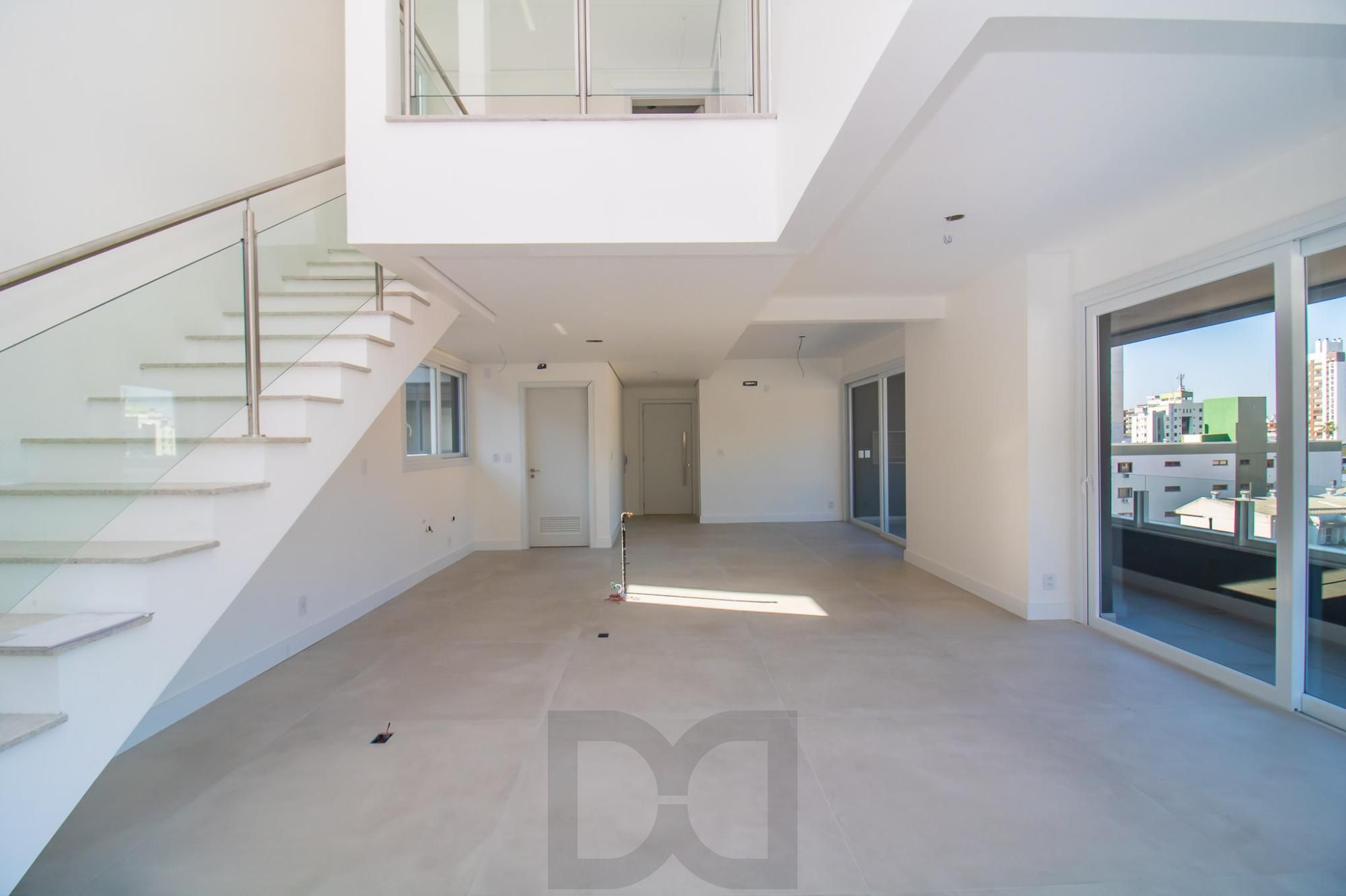 APARTAMENTO DUPLEX - 177m², 3 dormitórios, sendo 3 suites, Menino Deus — foto 1