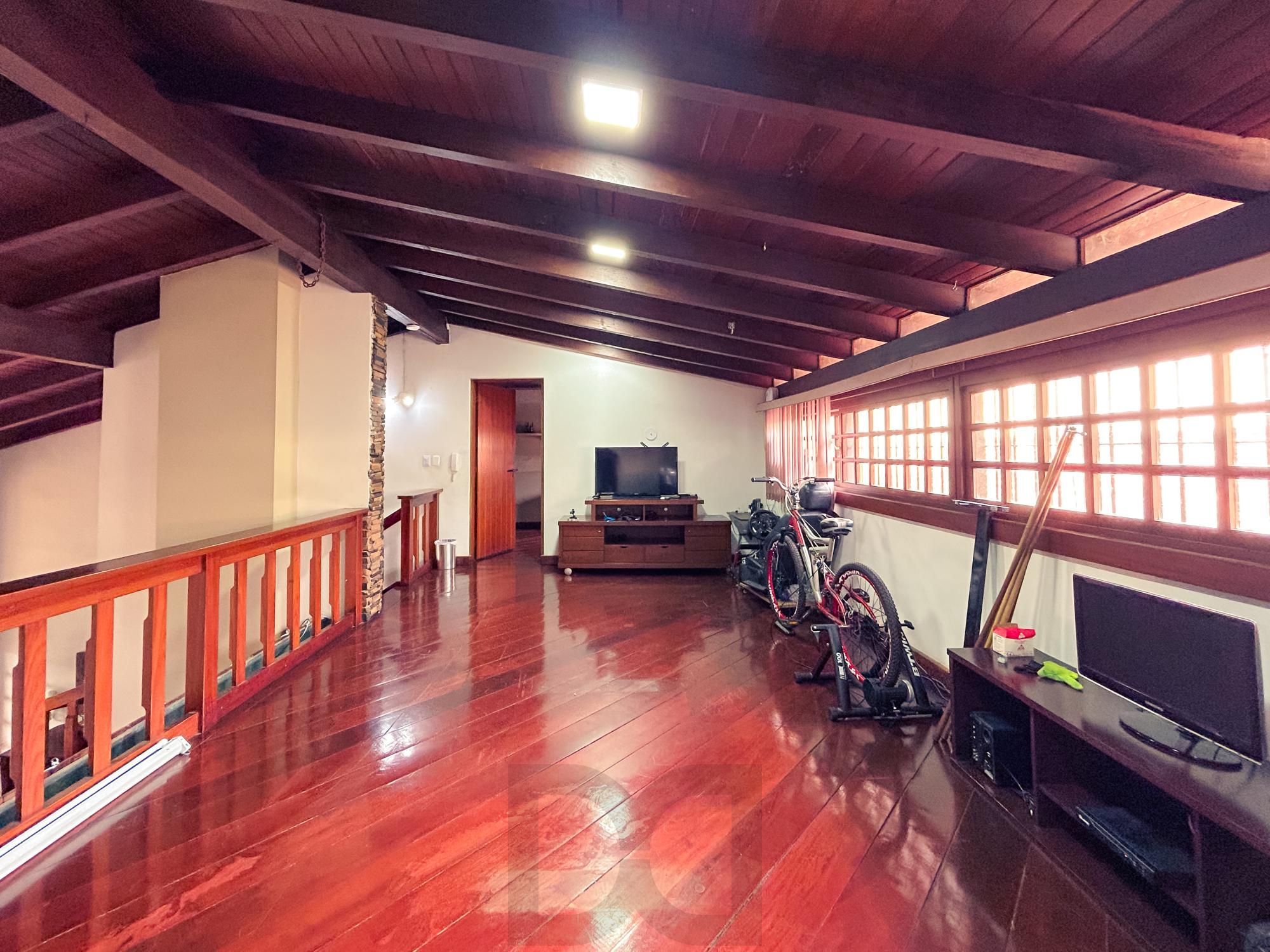 " Oportunidade" Linda Casa com 4 dormitórios, piscina, lareira e Salão de festas semimobiliada  Bairro Vila assunção — foto 28