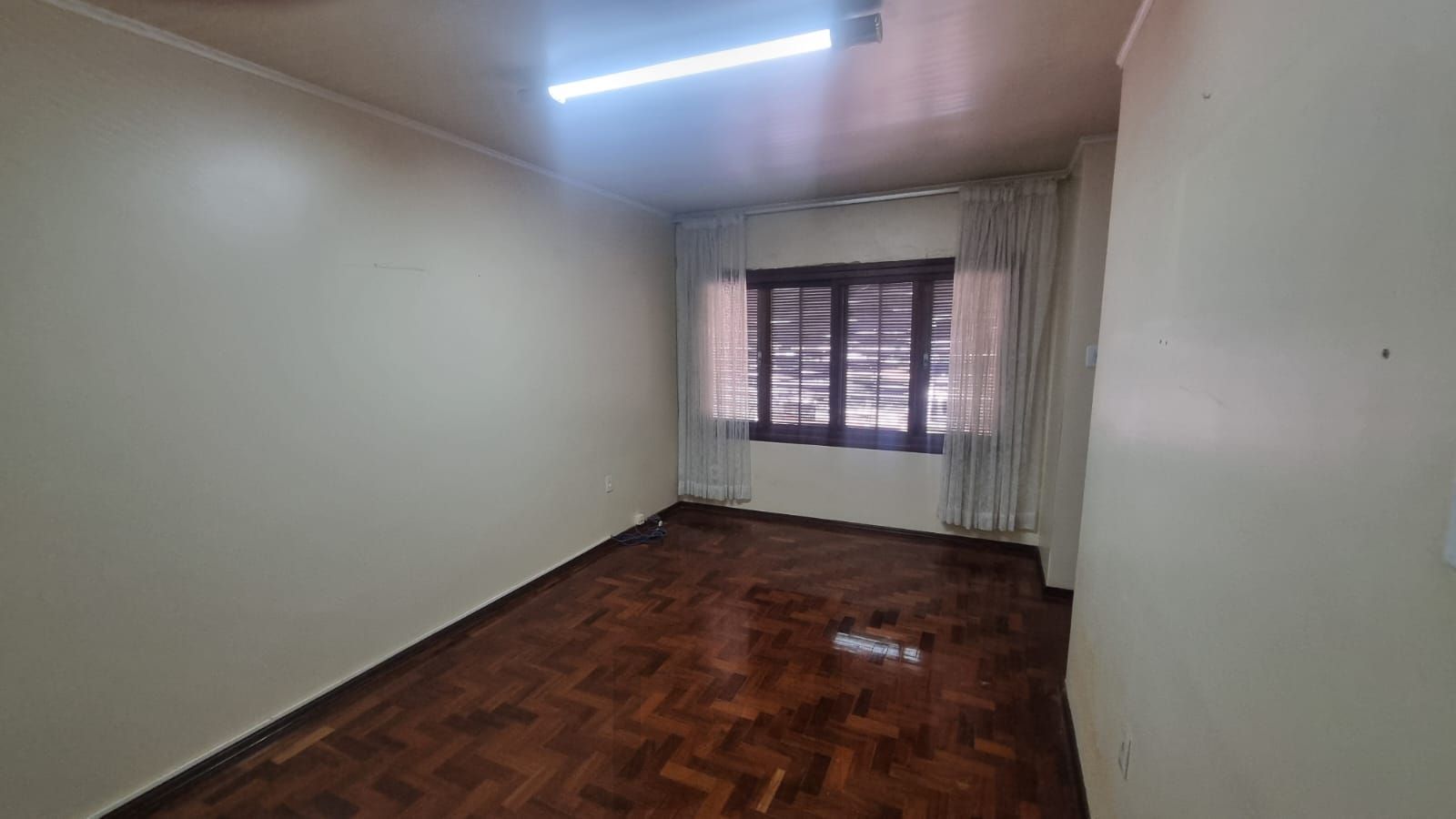 Ótima Residência com 5 dormitórios e 2 suítes. Bairro Santa Tereza. — foto 8