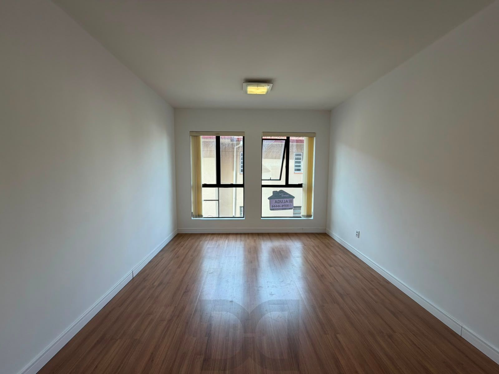 Sala comercial, com 01 banheiro 25,43 de área privativa. Bairro Petrópolis. — foto 3