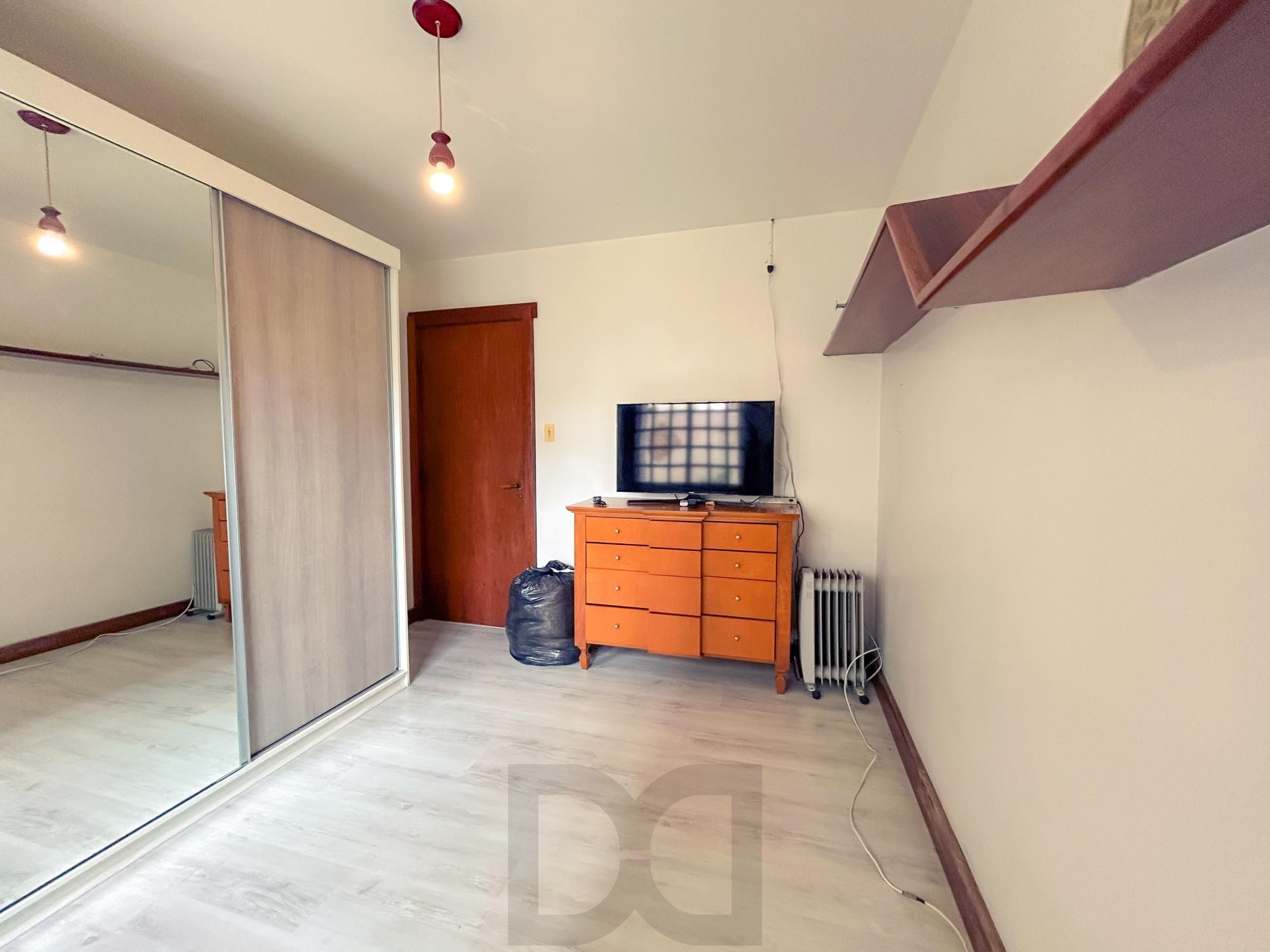 " Oportunidade" Linda Casa com 4 dormitórios, piscina, lareira e Salão de festas semimobiliada  Bairro Vila assunção — foto 14
