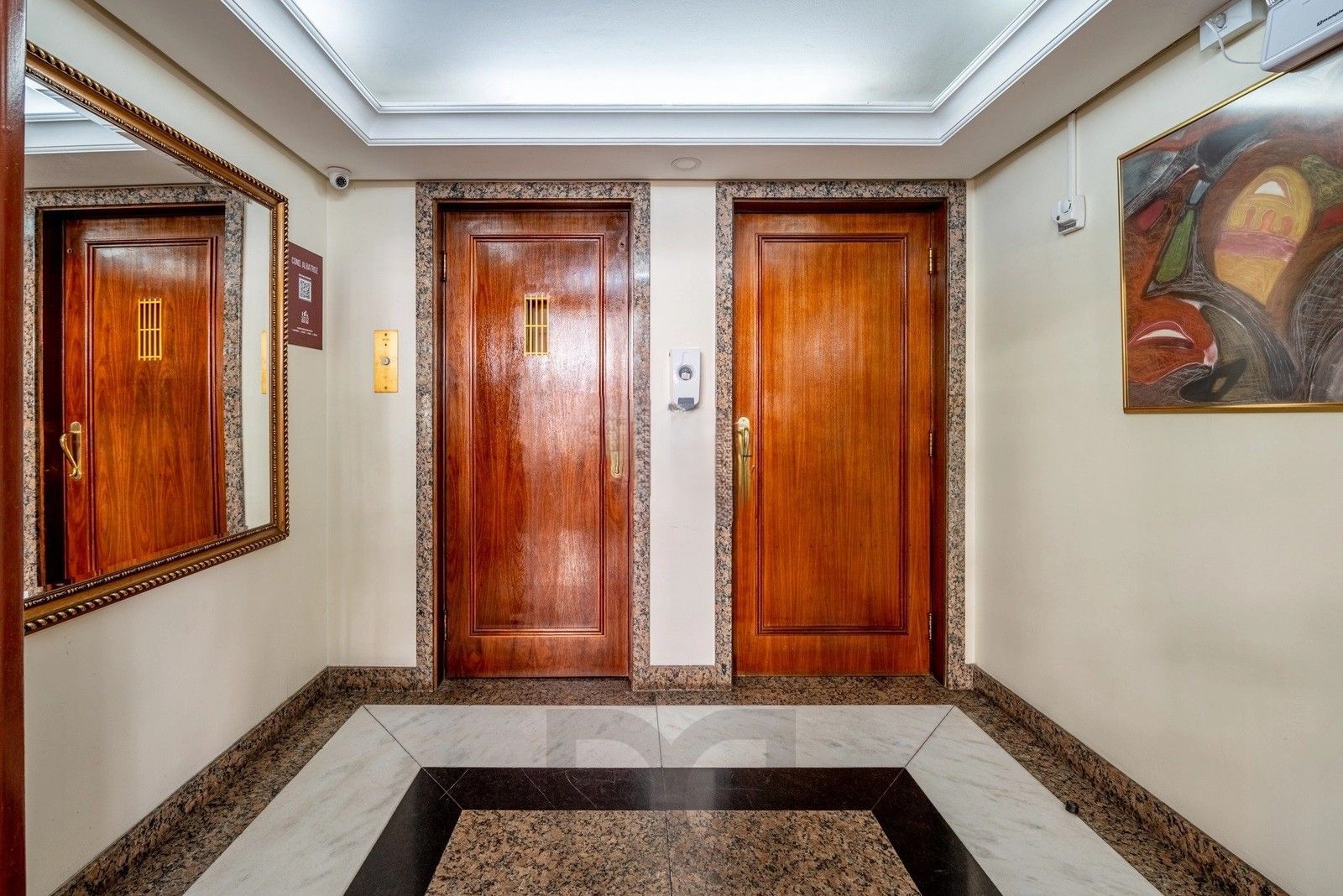 Excelente apartamento com 132m², 3 dormitórios e 2 vagas de garagem, no coração do bairro Menino Deus. — foto 28