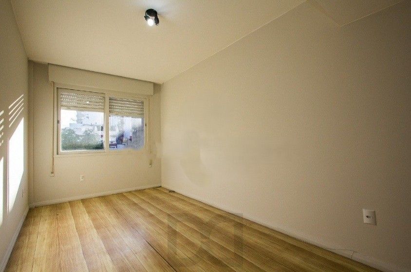 Excelente apartamento de 1 dormitório na Rua Garibaldi, com 45 m² de área privativa. — foto 3