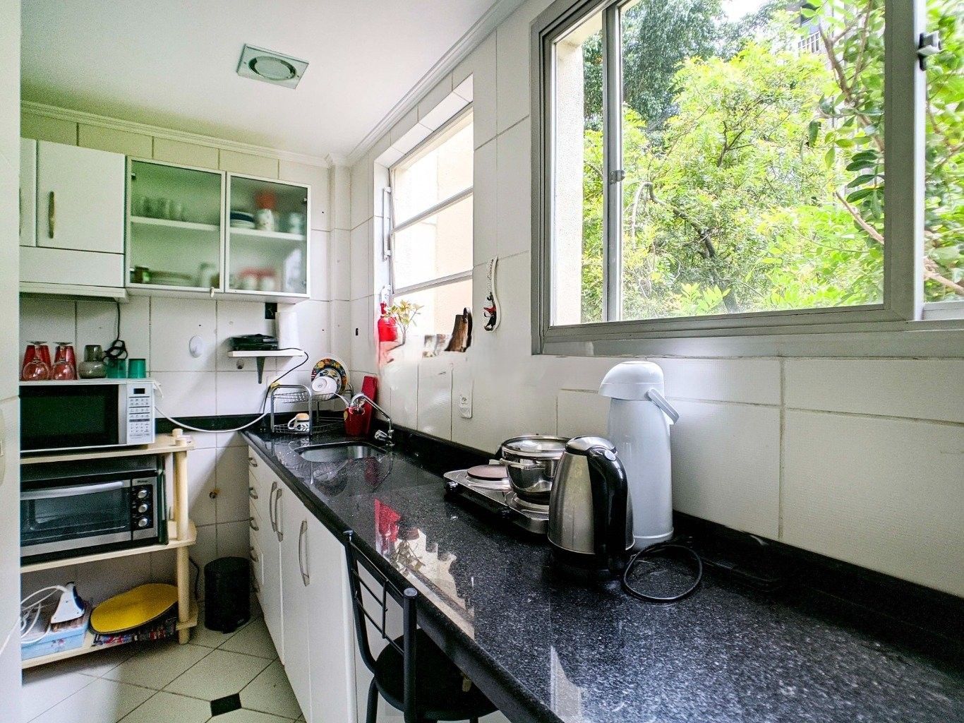 Apartamento à venda no bairro Menino Deus. Localizado em frente ao Parque Marinha do Brasil. O imóvel conta com 2 dormitórios e 1 vaga coberta. — foto 10