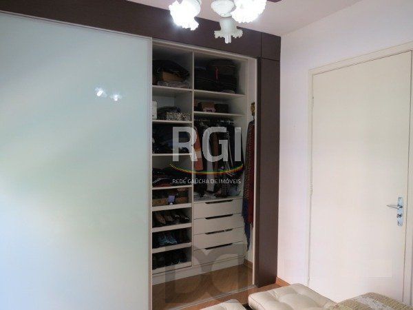 Excelente Residência em condomínio no Bairro Santo Antônio, com 3 dormitórios. — foto 12