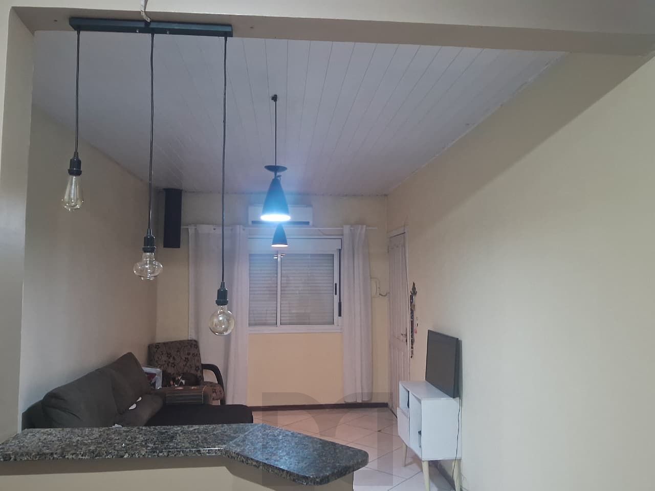 Casa com 2 dormitórios com pátio e edícula. — foto 8