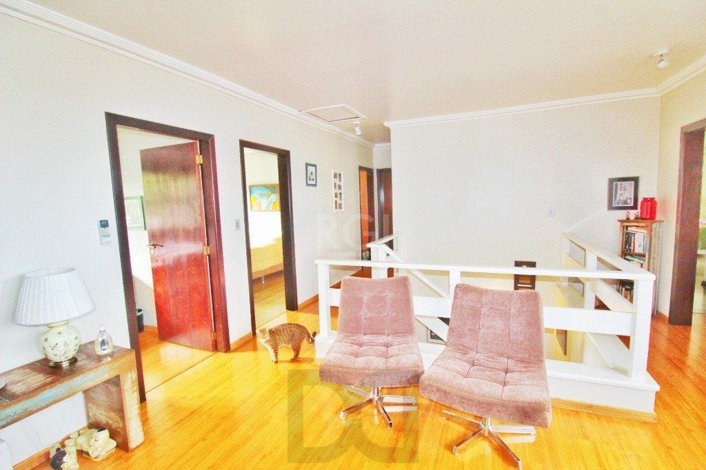 Casa em Porto Alegre, no bairro Jardim Isabel, com 4 dormitório(s), e 4 banheiro — foto 3