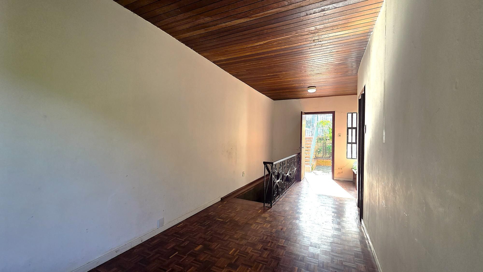 Excelente casa com 160 m² privativos, 4 dormitórios e garagem para 2 carros. — foto 4