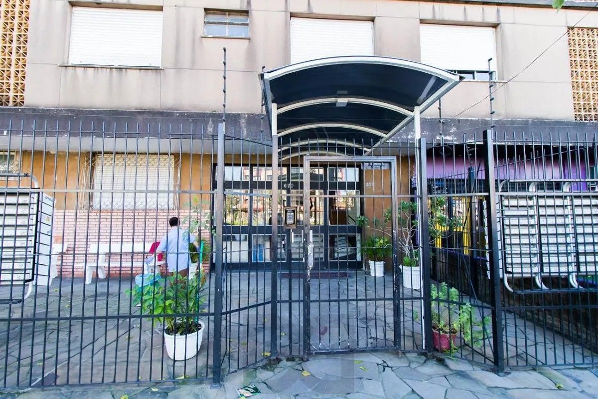 Ótimo apartamento no Menino Deus com 76,48m2 de área privativa, 3 dormitórios e 2 banheiros. — foto 13