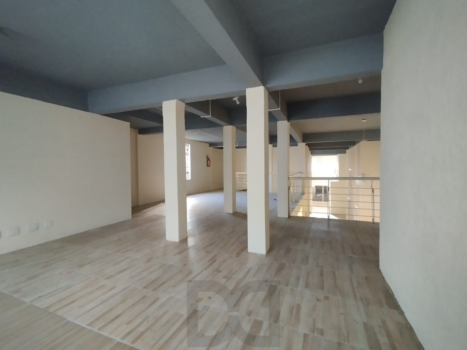 Excelente loja com 400m, 4 banheiros, 3 vagas, mezanino, fácil acesso e grande visibilidade no bairro Tristeza — foto 22