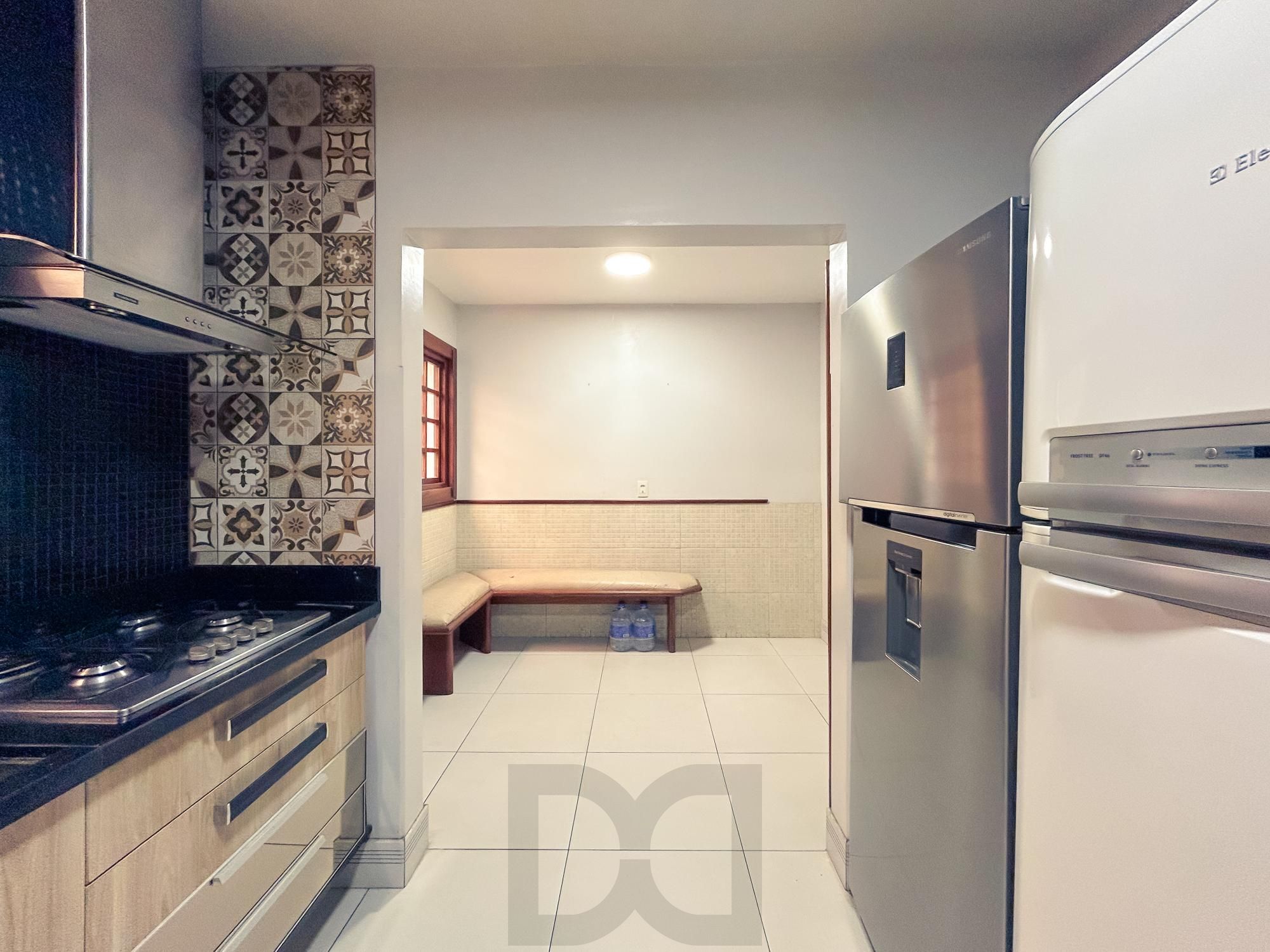 " Oportunidade" Linda Casa com 4 dormitórios, piscina, lareira e Salão de festas semimobiliada  Bairro Vila assunção — foto 12