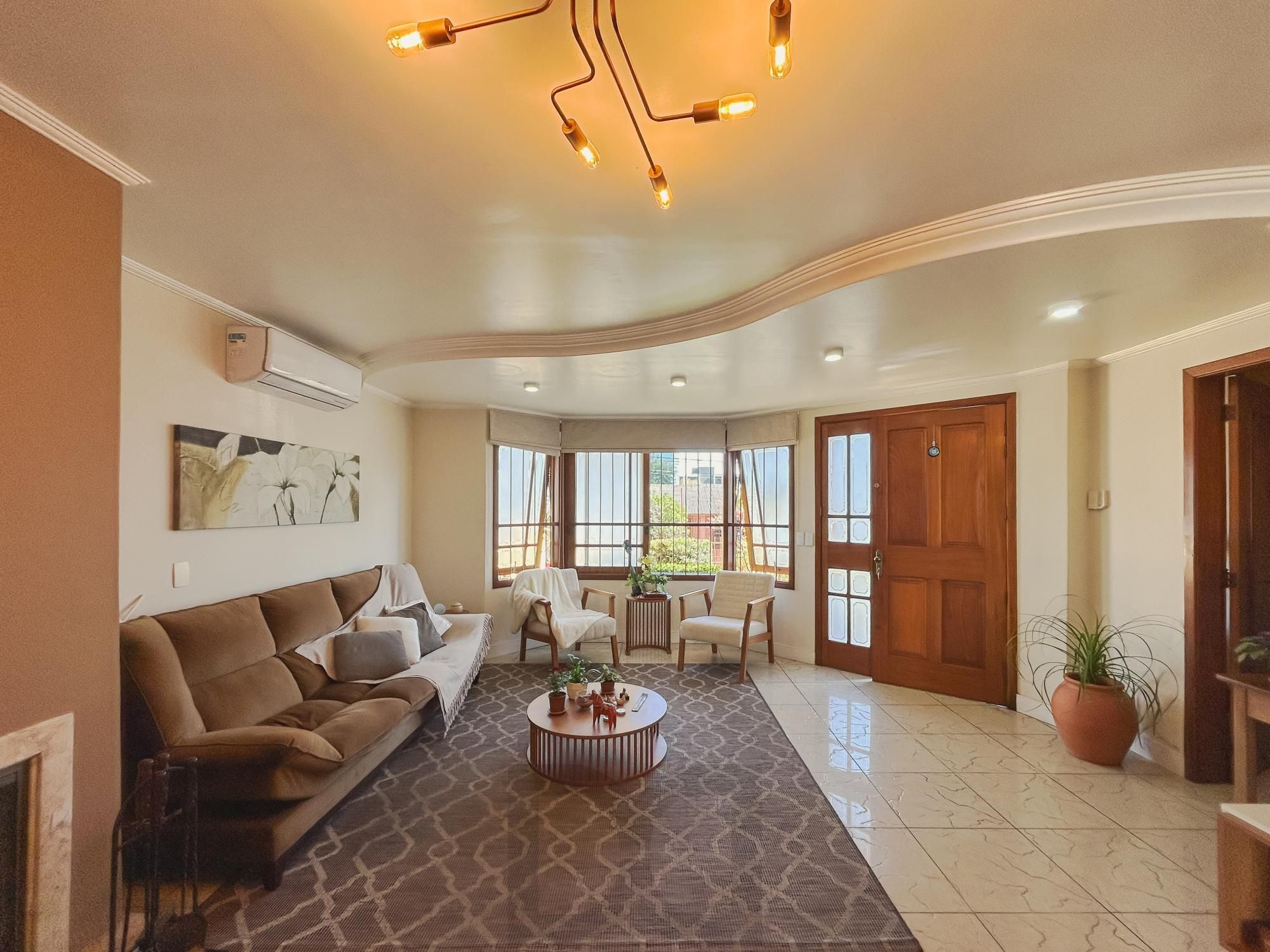 Casa com 4 suítes, piscina e área gourmet no bairro Tristeza. — foto 4