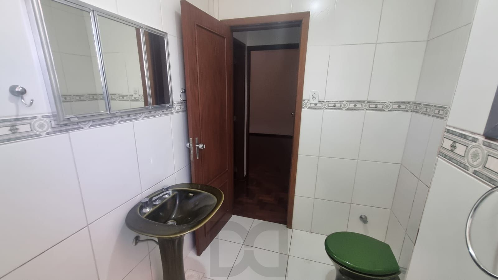 Ótima Residência com 5 dormitórios e 2 suítes. Bairro Santa Tereza. — foto 28