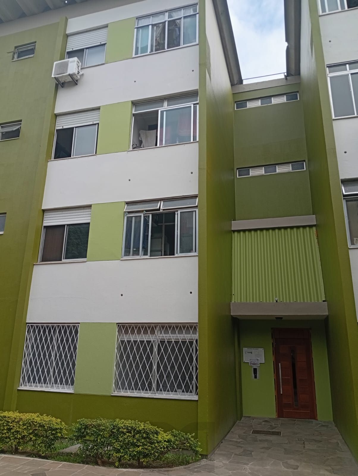 Amplo apartamento 02 dormitórios, no Bairro Vila Nova. — foto 4