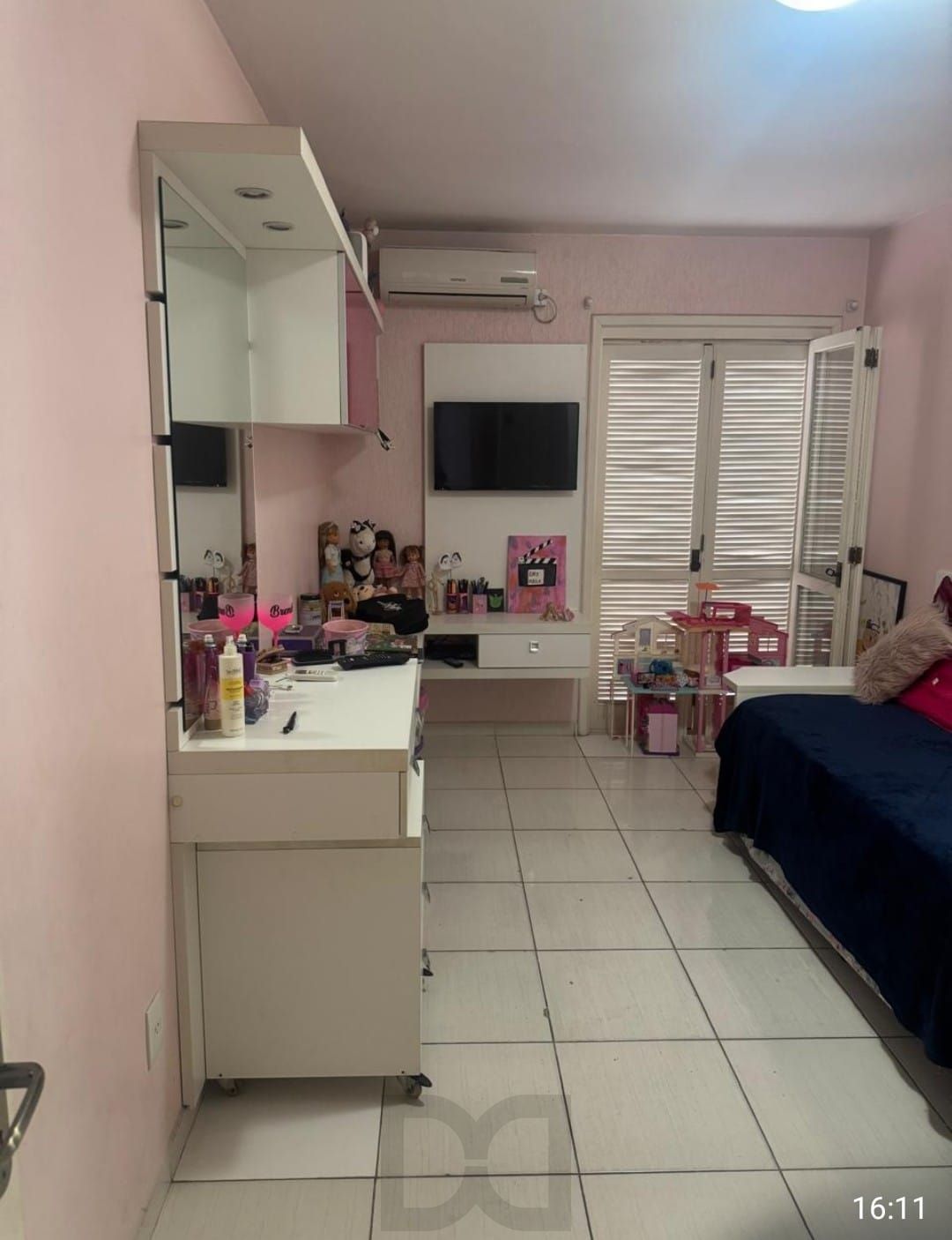 Maravilhosa Residência em condomínio com 4 dormitórios sendo 1 suíte. — foto 13