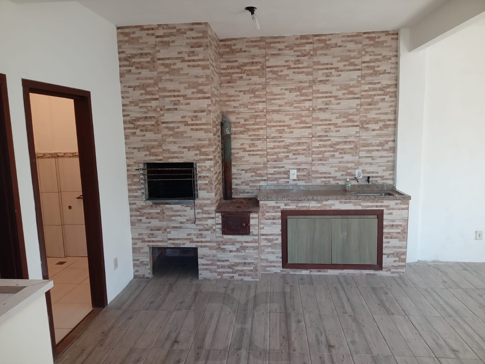 Casa com 1 Dormitório no Bairro Ponta Grossa. — foto 8