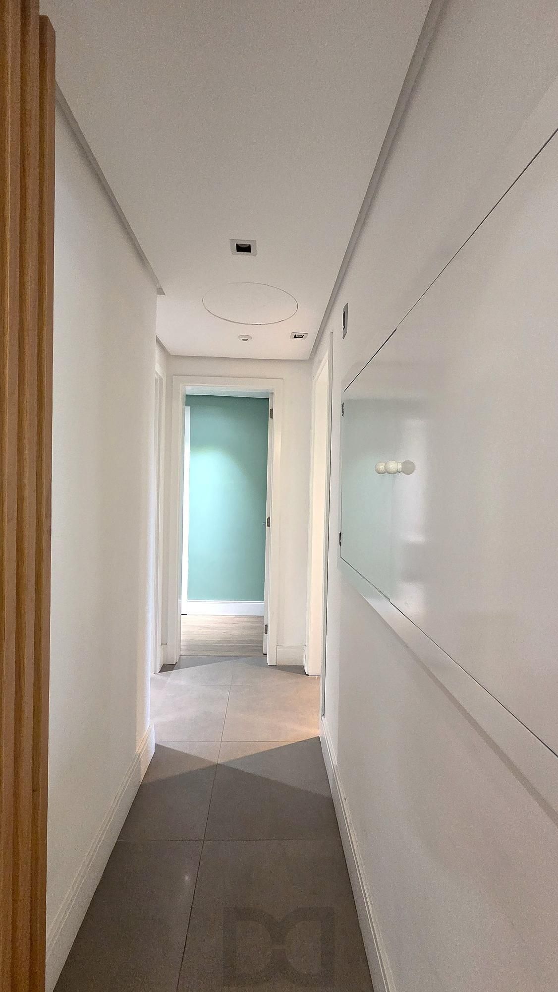 Cobertura de Alto Padrão com 357m2, 3 suítes e 3 vagas de garagem. Vista Permanente para o Guaíba | Porteira Fechada | Bairro Cristal. — foto 25