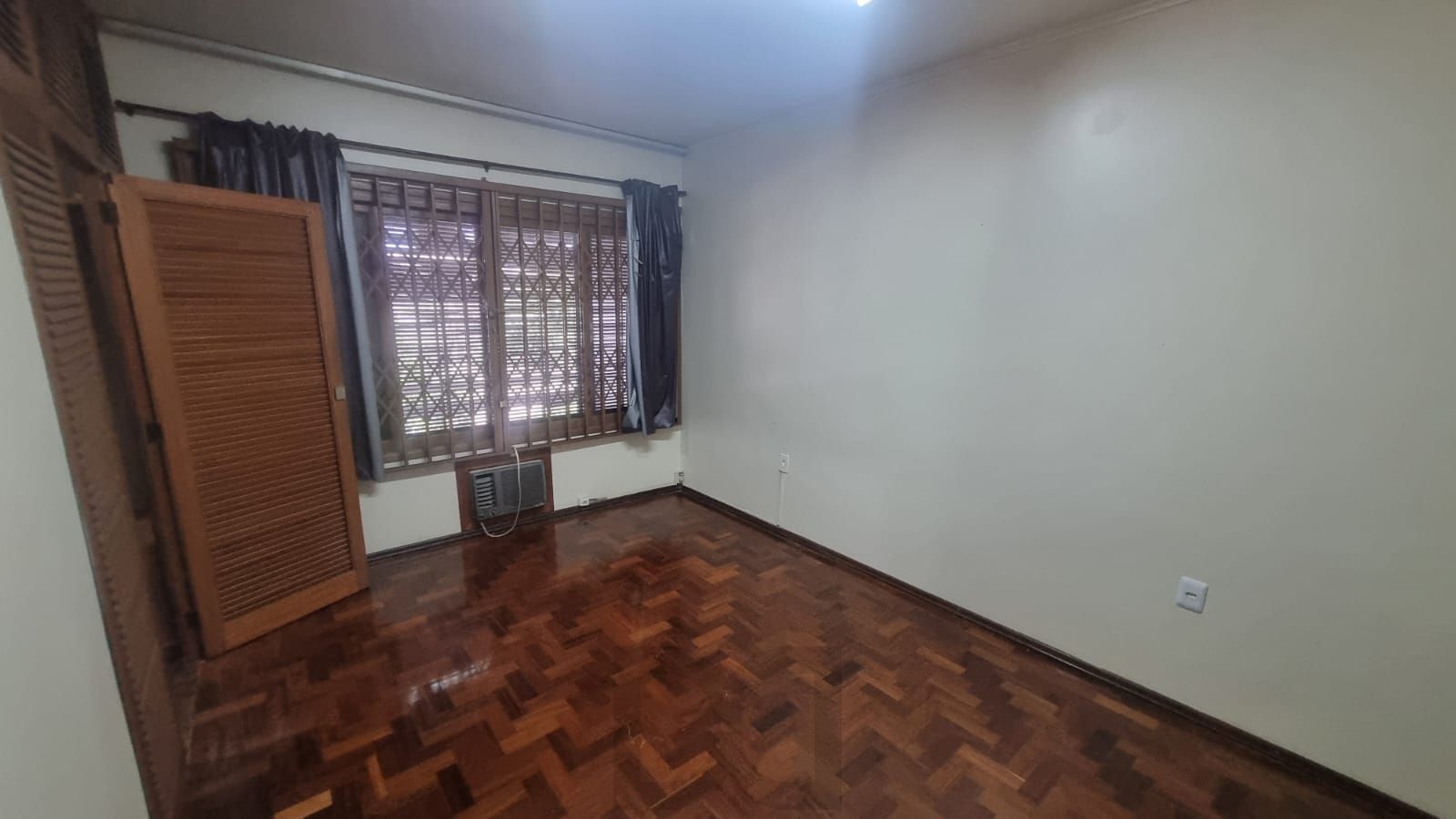 Ótima Residência com 5 dormitórios e 2 suítes. Bairro Santa Tereza. — foto 17