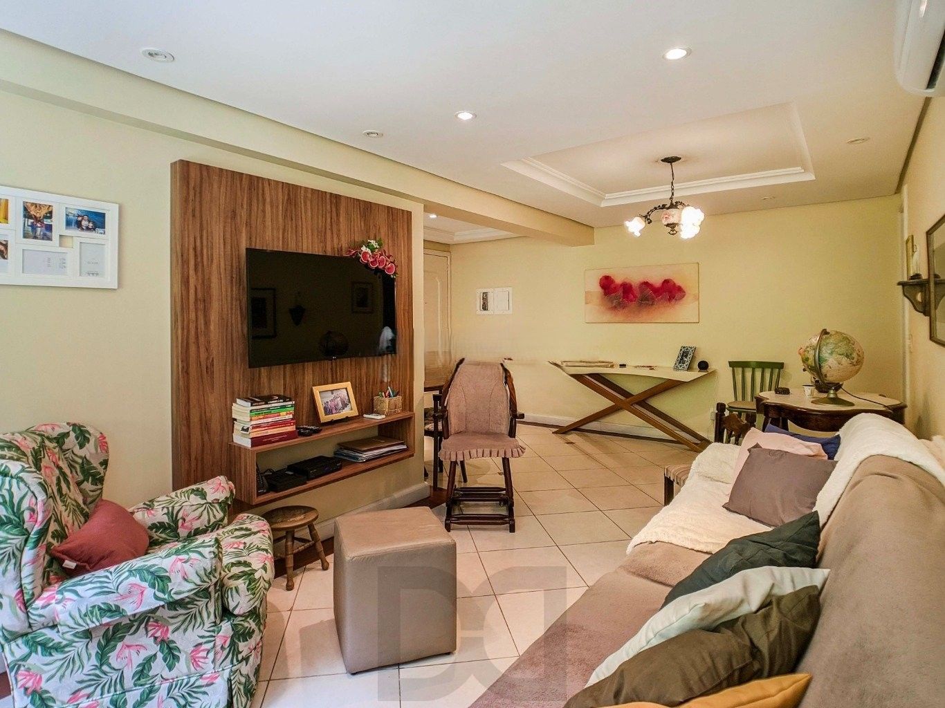 Apartamento à venda no bairro Menino Deus. Localizado em frente ao Parque Marinha do Brasil. O imóvel conta com 2 dormitórios e 1 vaga coberta. — foto 2