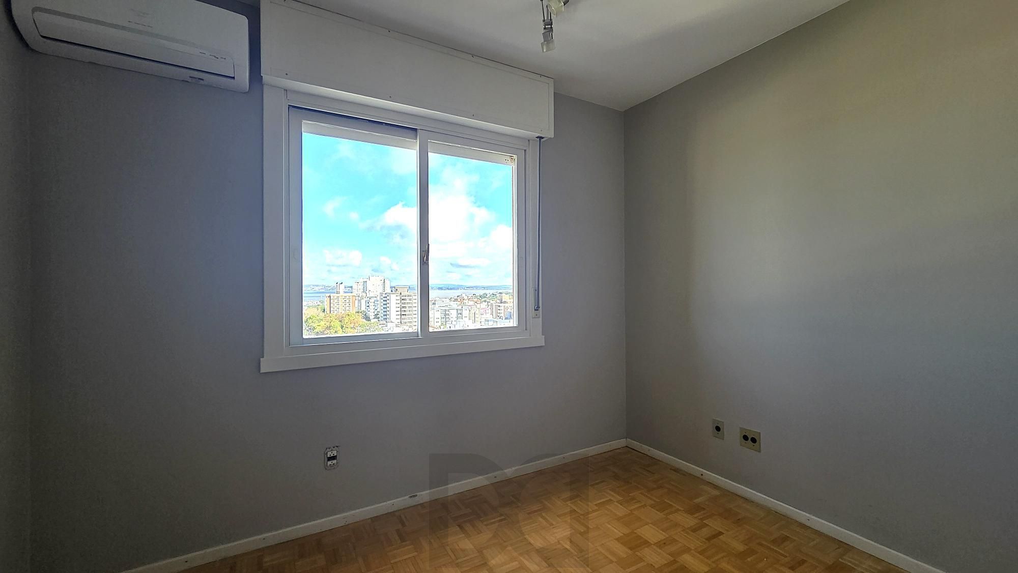 Belíssima cobertura com 153m2 de área privativa, com 3 dormitórios, um suíte e uma vaga de garagem. — foto 16