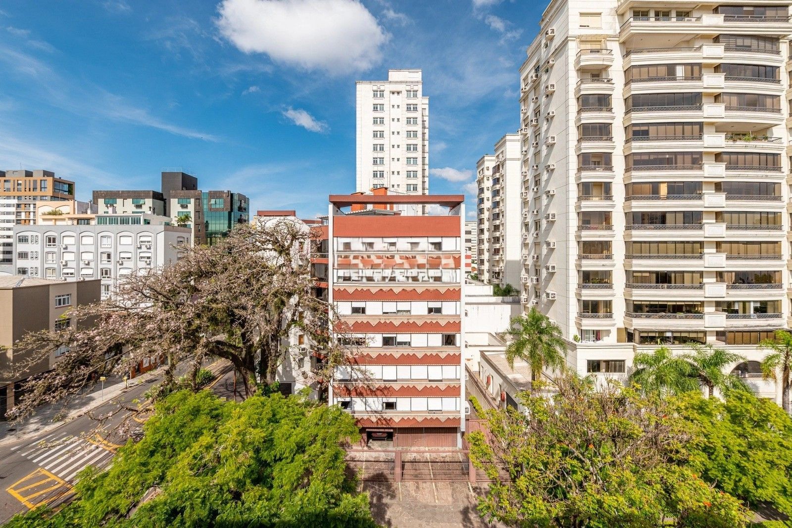 Excelente apartamento com 132m², 3 dormitórios e 2 vagas de garagem, no coração do bairro Menino Deus. — foto 12