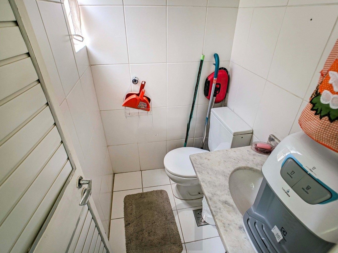 Apartamento à venda no bairro Menino Deus. Localizado em frente ao Parque Marinha do Brasil. O imóvel conta com 2 dormitórios e 1 vaga coberta. — foto 11