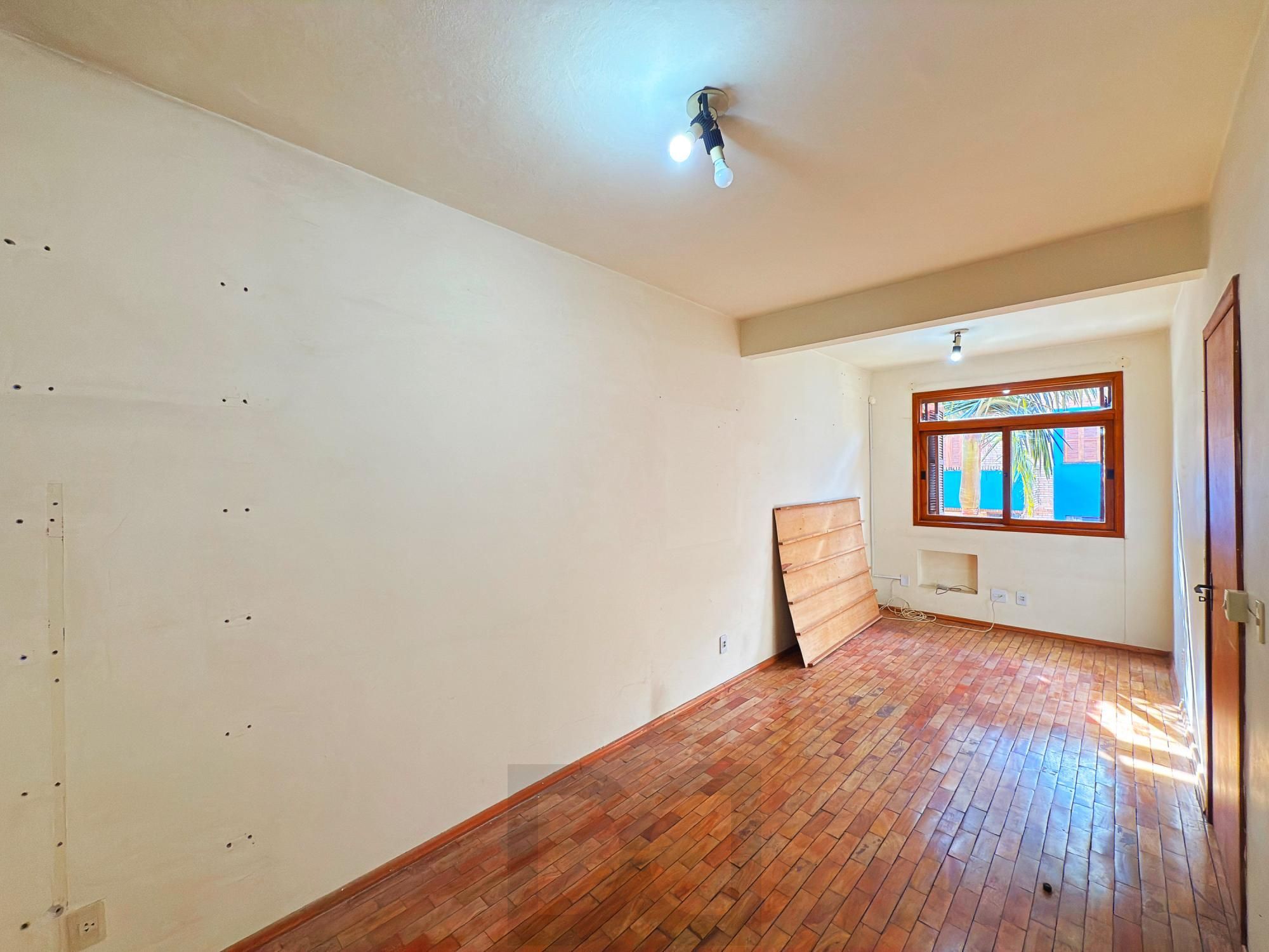 Casa em Condomínio  | 3 Dormitórios, Suíte, Lareira e Churrasqueira — foto 15